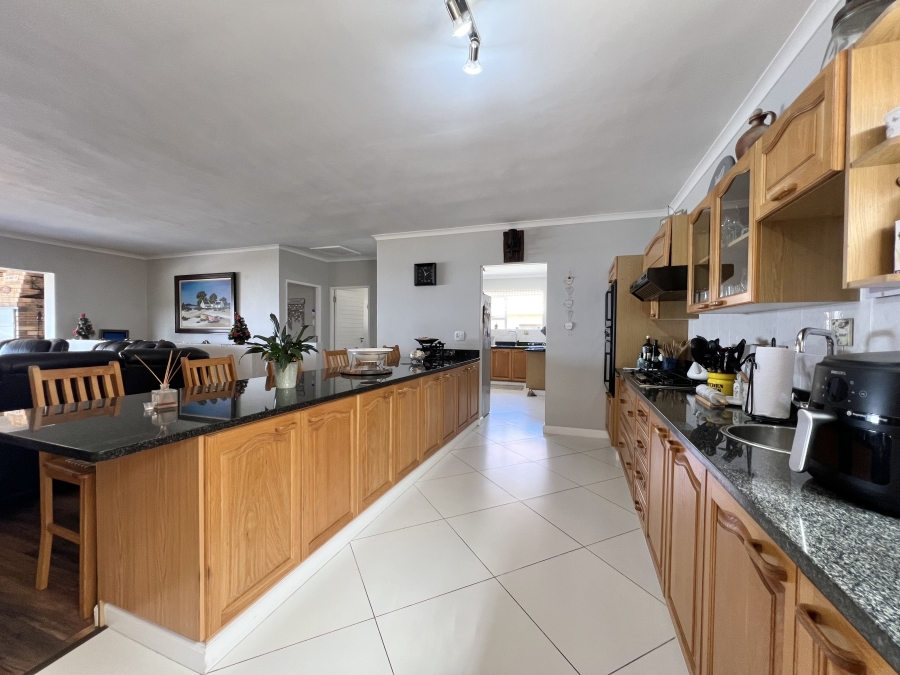 3 Bedroom Property for Sale in Wavecrest Eastern Cape